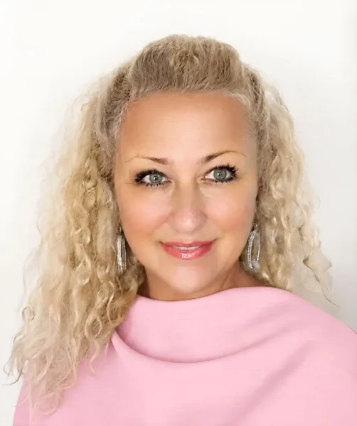 Emi-rózsaszín